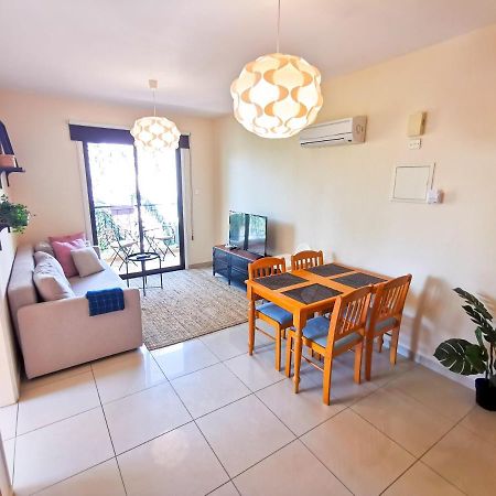 Sunny Pool Apartment Вороклини Экстерьер фото