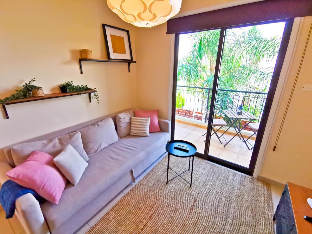 Sunny Pool Apartment Вороклини Экстерьер фото