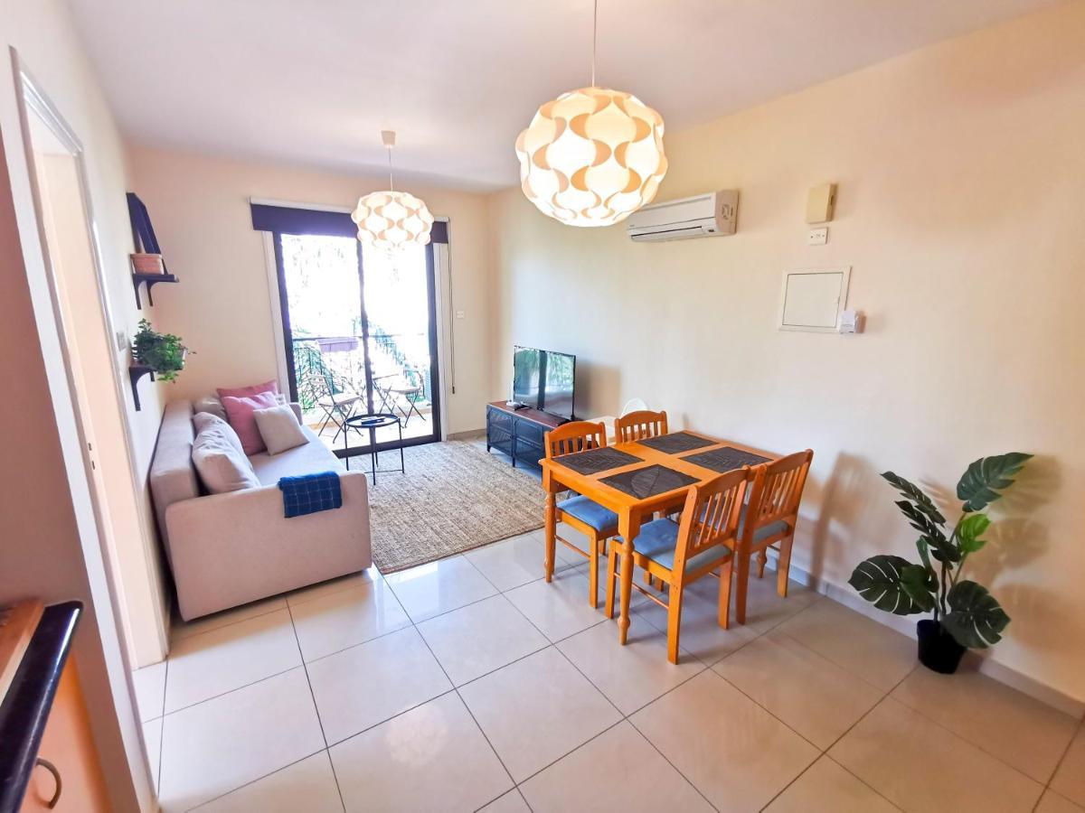 Sunny Pool Apartment Вороклини Экстерьер фото