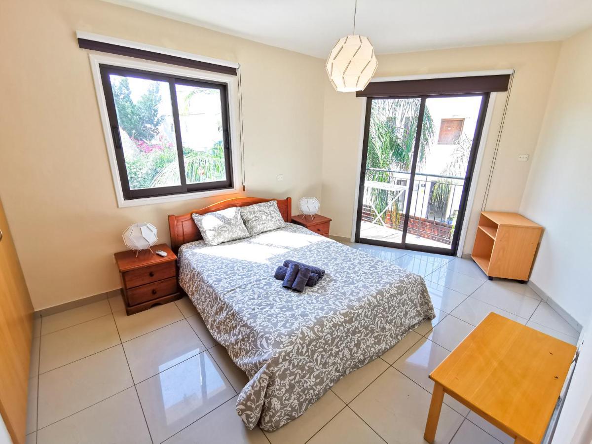 Sunny Pool Apartment Вороклини Экстерьер фото