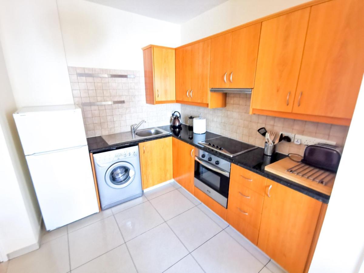 Sunny Pool Apartment Вороклини Экстерьер фото