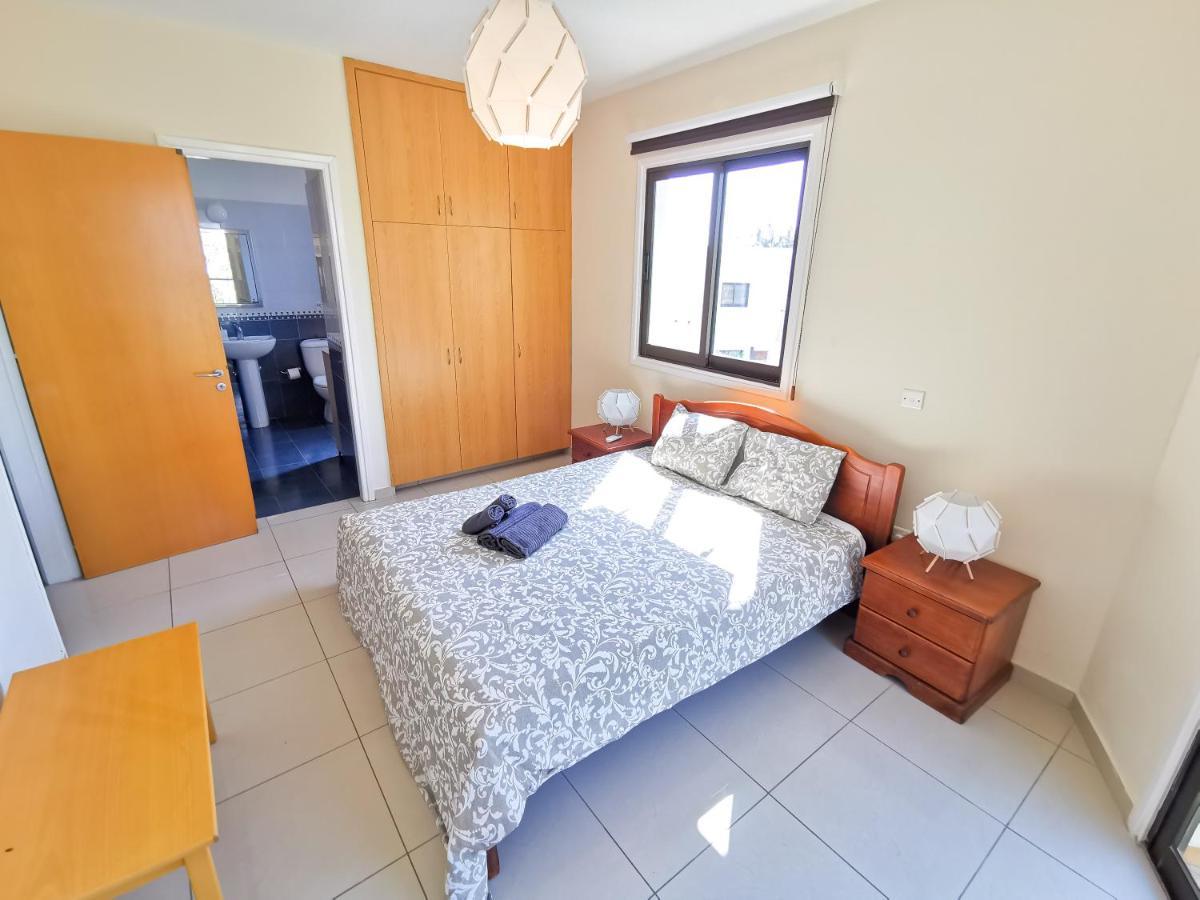 Sunny Pool Apartment Вороклини Экстерьер фото