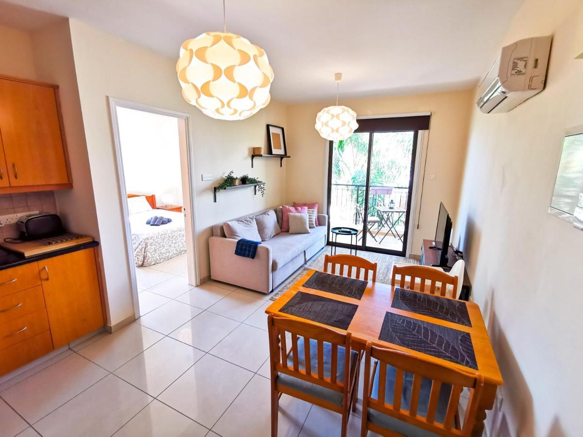Sunny Pool Apartment Вороклини Экстерьер фото