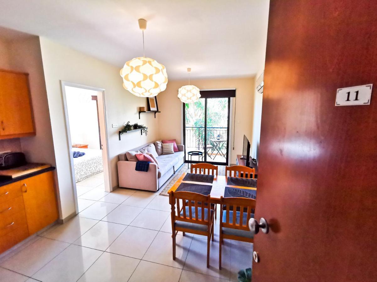 Sunny Pool Apartment Вороклини Экстерьер фото