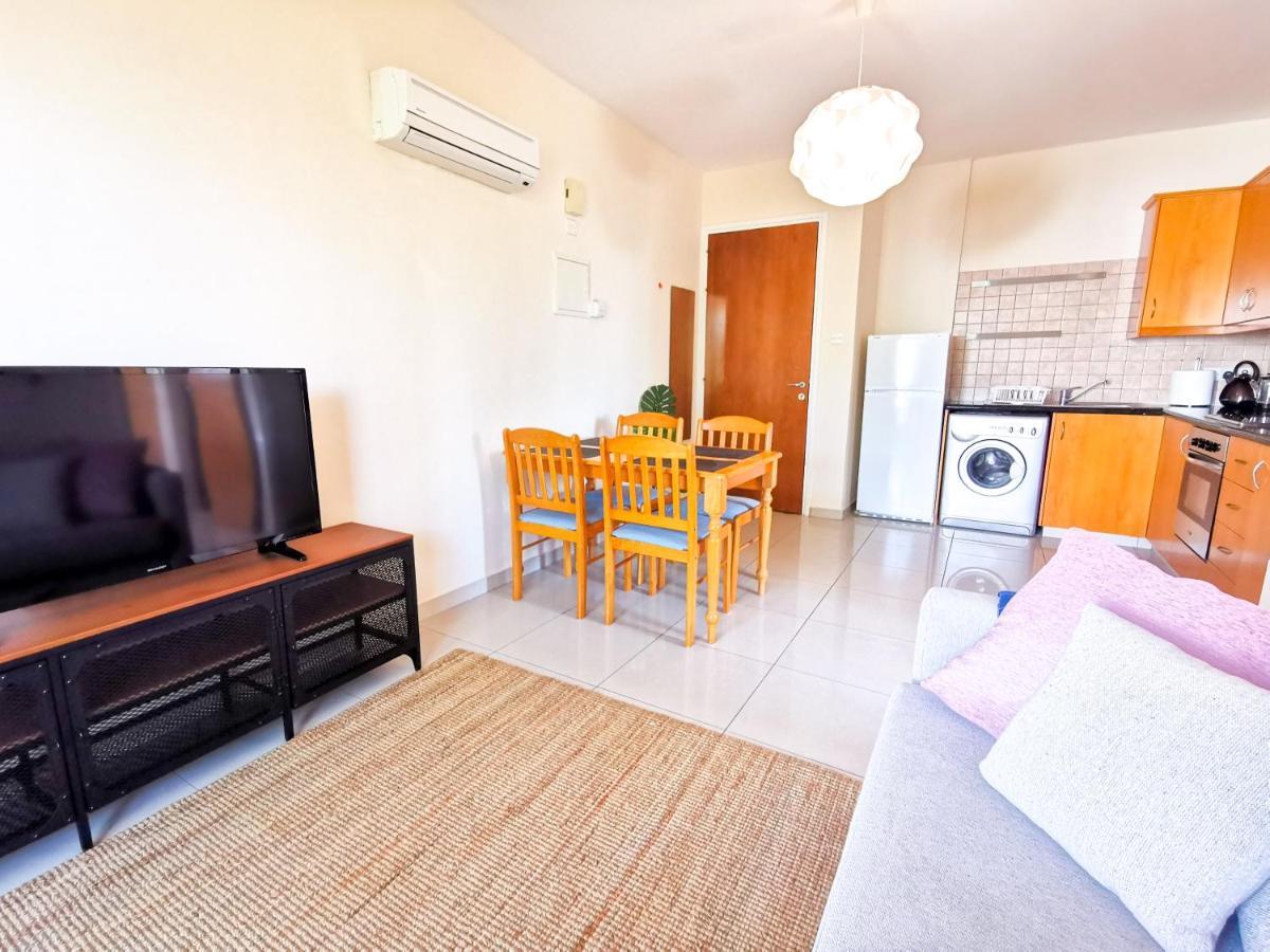 Sunny Pool Apartment Вороклини Экстерьер фото